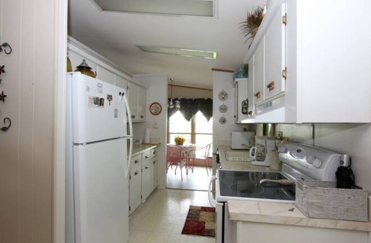 5919 Camelot Dr N, Sarasota, Florida 34233, 2 Bedrooms Bedrooms, ,2 BathroomsBathrooms,Mobile/manufactured,For Sale,Camelot Dr N,11530321