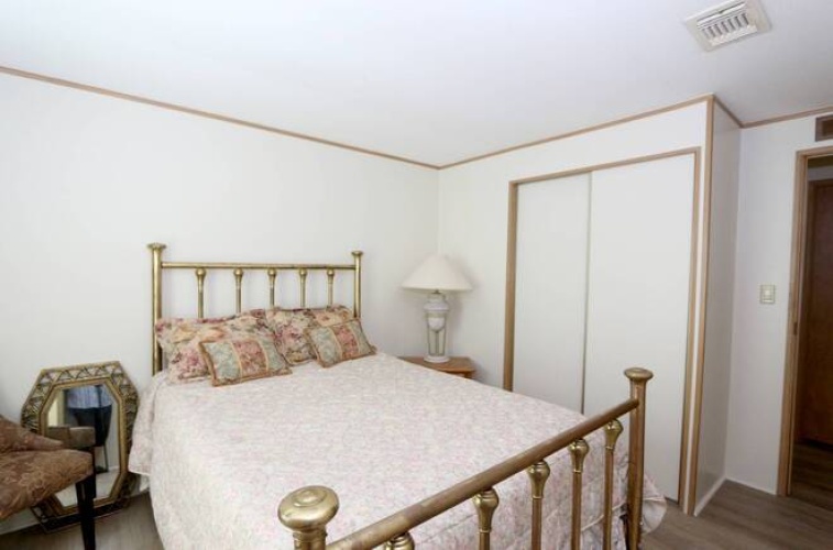 5919 Camelot Dr N, Sarasota, Florida 34233, 2 Bedrooms Bedrooms, ,2 BathroomsBathrooms,Mobile/manufactured,For Sale,Camelot Dr N,11530321