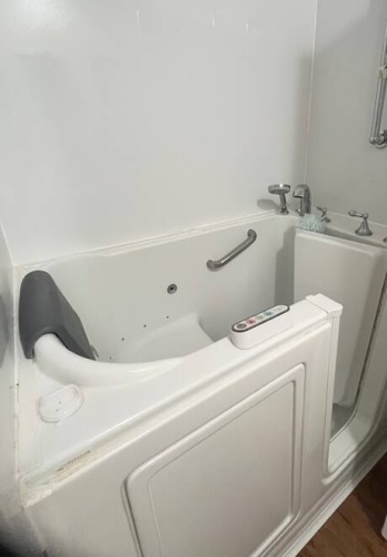 434 Page Ave, Frostproof, Florida 33843, 2 Bedrooms Bedrooms, ,2 BathroomsBathrooms,Mobile/manufactured,For Sale,Page Ave,11552920