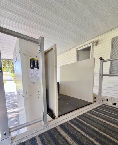 434 Page Ave, Frostproof, Florida 33843, 2 Bedrooms Bedrooms, ,2 BathroomsBathrooms,Mobile/manufactured,For Sale,Page Ave,11552920