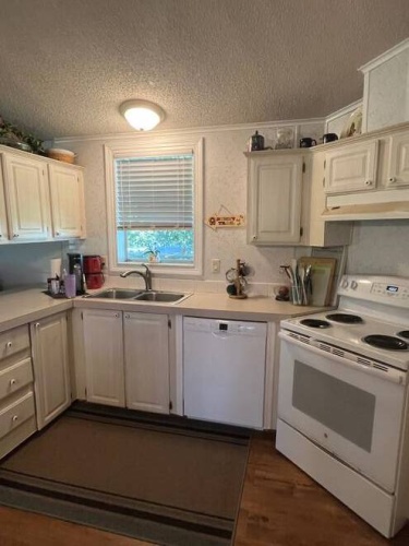 434 Page Ave, Frostproof, Florida 33843, 2 Bedrooms Bedrooms, ,2 BathroomsBathrooms,Mobile/manufactured,For Sale,Page Ave,11552920