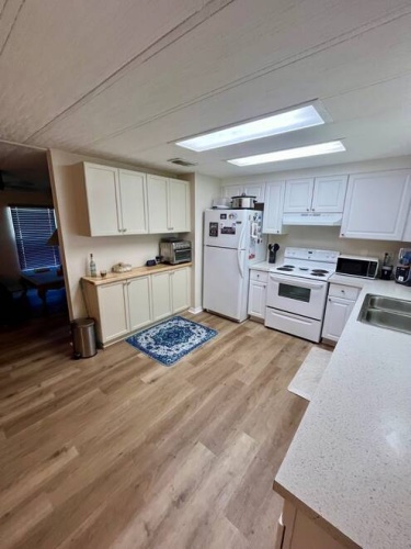 10021 Mission Hills Ct., North Fort Myers, Florida 33903, 2 Bedrooms Bedrooms, ,2 BathroomsBathrooms,Mobile/manufactured,For Sale,Mission Hills Ct.,11559858
