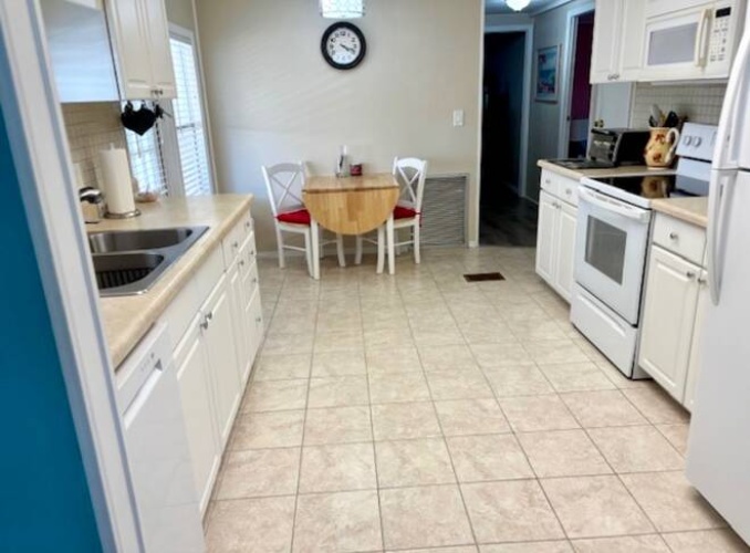8 Dron, Fort Myers, Florida 33908, 2 Bedrooms Bedrooms, ,2 BathroomsBathrooms,Mobile/manufactured,For Sale,Dron,11578116