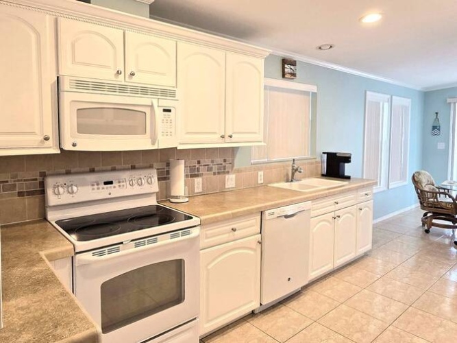 188 3rd St West, Nokomis, Florida 34275, 3 Bedrooms Bedrooms, ,2 BathroomsBathrooms,Mobile/manufactured,For Sale,3rd St West,11450361