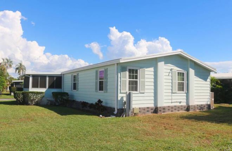 5918 Hartford Terr, Sarasota, Florida 34233, 2 Bedrooms Bedrooms, ,2 BathroomsBathrooms,Mobile/manufactured,For Sale,Hartford Terr,11598016