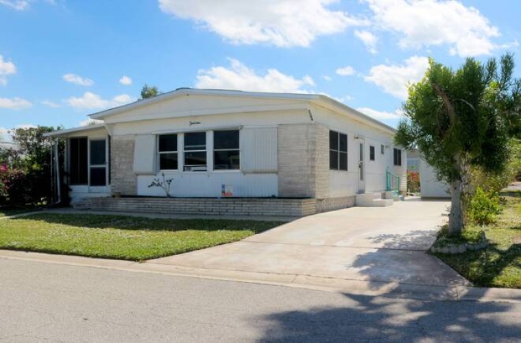 2304 York Dr, Sarasota, Florida 34238, 2 Bedrooms Bedrooms, ,2 BathroomsBathrooms,Mobile/manufactured,For Sale,York Dr,11600360