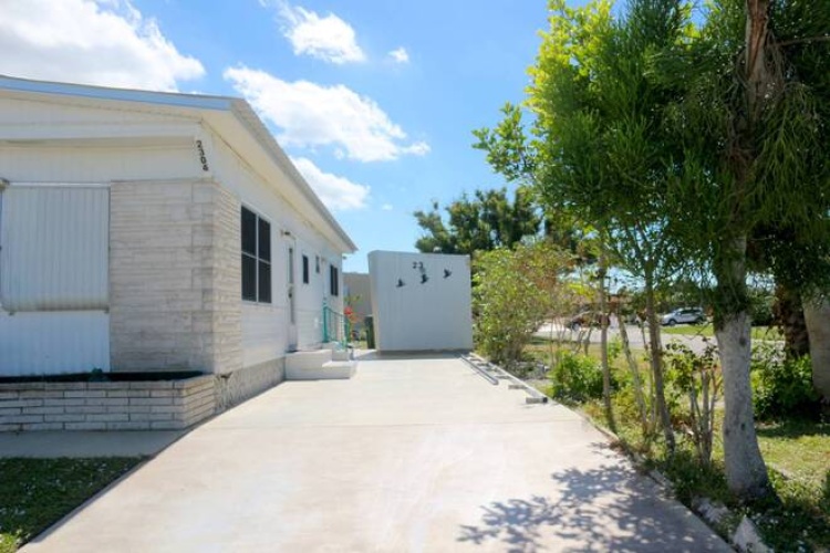 2304 York Dr, Sarasota, Florida 34238, 2 Bedrooms Bedrooms, ,2 BathroomsBathrooms,Mobile/manufactured,For Sale,York Dr,11600360