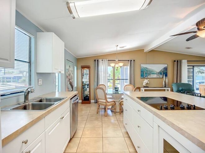 5951 Camelot Dr N, Sarasota, Florida 34233, 2 Bedrooms Bedrooms, ,2 BathroomsBathrooms,Mobile/manufactured,For Sale,Camelot Dr N,11603396