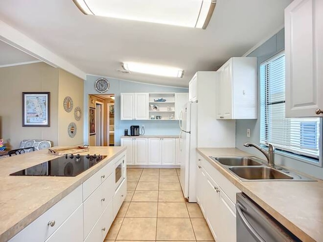 5951 Camelot Dr N, Sarasota, Florida 34233, 2 Bedrooms Bedrooms, ,2 BathroomsBathrooms,Mobile/manufactured,For Sale,Camelot Dr N,11603396