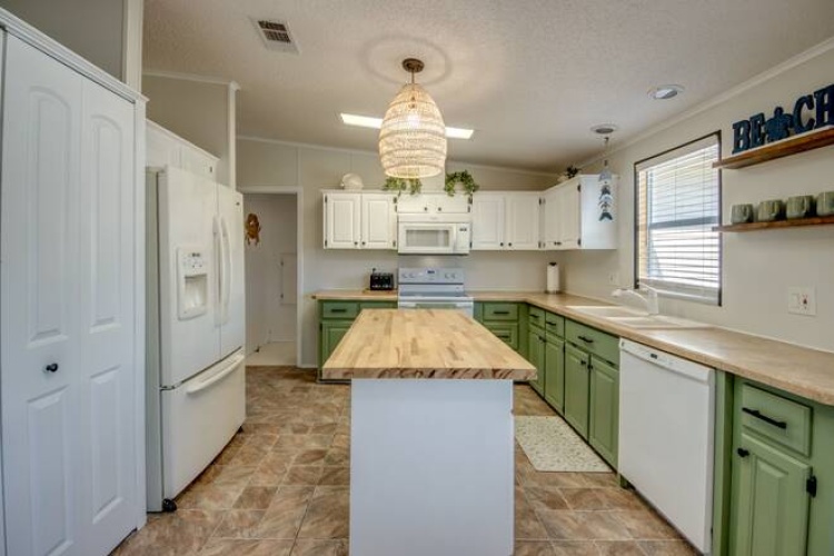 19852 GATOR CREEK CT., NORTH FORT MYERS, Florida 33903, 2 Bedrooms Bedrooms, ,2 BathroomsBathrooms,Mobile/manufactured,For Sale,GATOR CREEK CT.,11495720