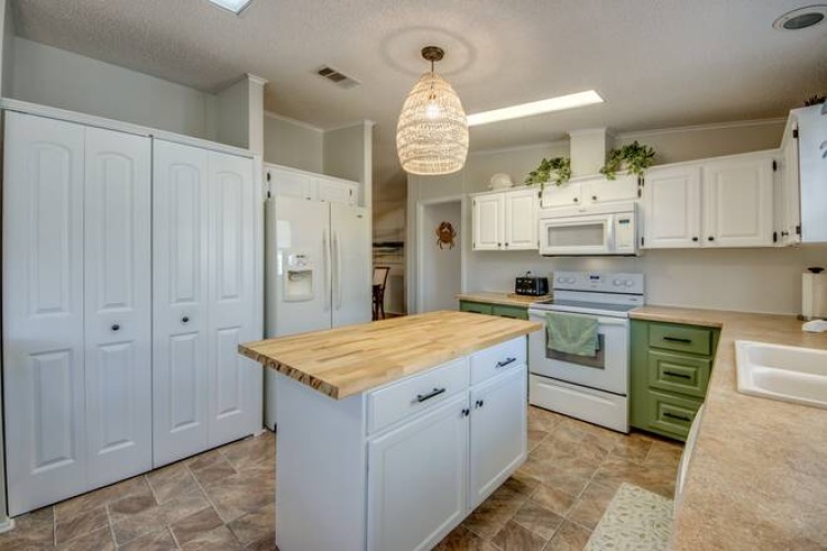 19852 GATOR CREEK CT., NORTH FORT MYERS, Florida 33903, 2 Bedrooms Bedrooms, ,2 BathroomsBathrooms,Mobile/manufactured,For Sale,GATOR CREEK CT.,11495720