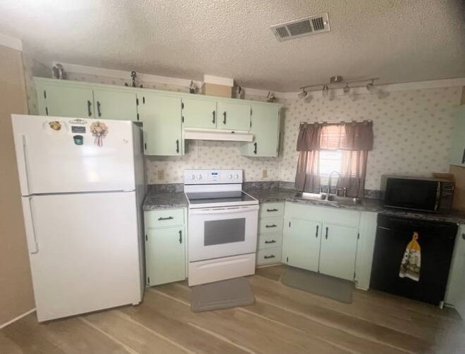 1640 S Scenic Hwy, Frostproof, Florida 33843, 2 Bedrooms Bedrooms, ,2 BathroomsBathrooms,Mobile/manufactured,For Sale,S Scenic Hwy,11488760