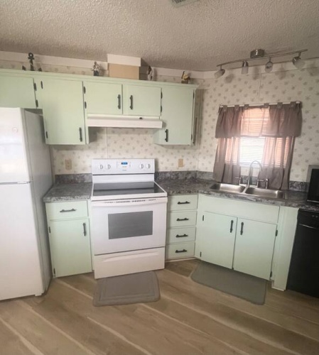 1640 S Scenic Hwy, Frostproof, Florida 33843, 2 Bedrooms Bedrooms, ,2 BathroomsBathrooms,Mobile/manufactured,For Sale,S Scenic Hwy,11488760