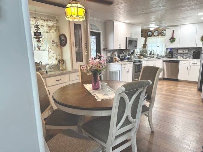 19288 Cedar Crest Ct., North Fort Myers Fl., Florida 33903, 2 Bedrooms Bedrooms, ,2 BathroomsBathrooms,Mobile/manufactured,For Sale,Cedar Crest Ct.,11504525