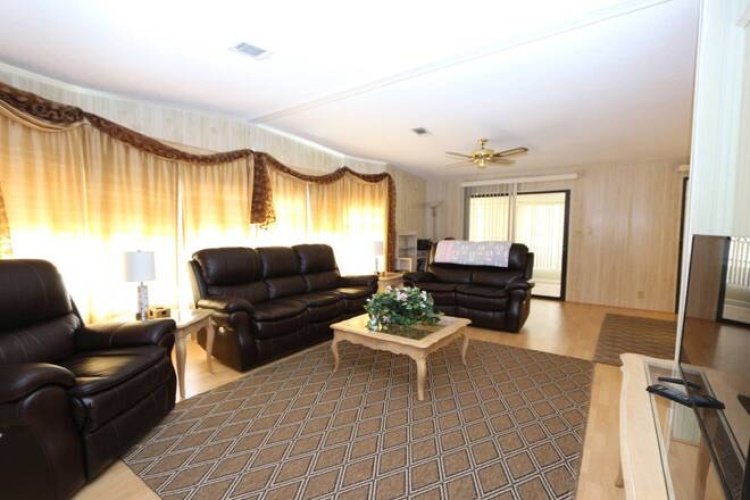 5283 Camelot Dr E, Sarasota, Florida 34233, 2 Bedrooms Bedrooms, ,2 BathroomsBathrooms,Mobile/manufactured,For Sale,Camelot Dr E,11611761