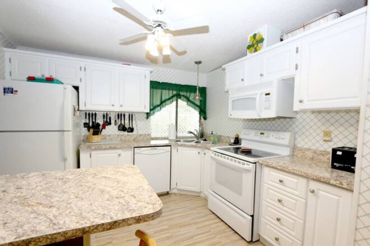 5283 Camelot Dr E, Sarasota, Florida 34233, 2 Bedrooms Bedrooms, ,2 BathroomsBathrooms,Mobile/manufactured,For Sale,Camelot Dr E,11611761