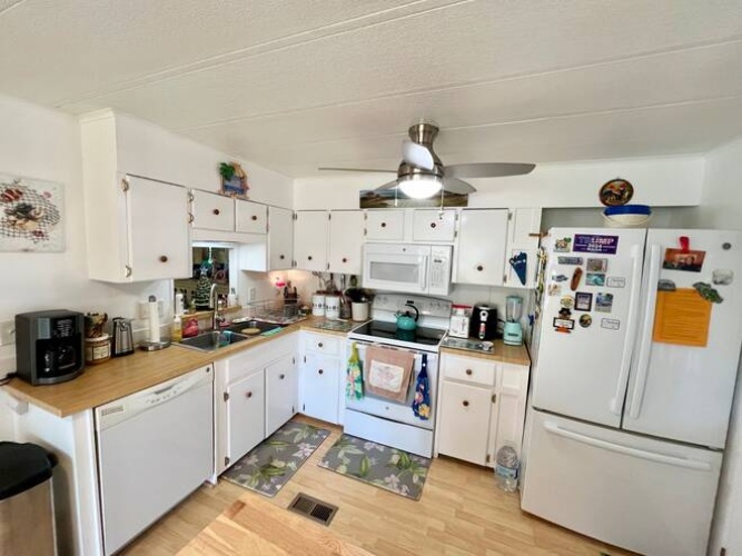 1005 Merion Ct, North Fort Myers, Florida 33903, 2 Bedrooms Bedrooms, ,2 BathroomsBathrooms,Mobile/manufactured,For Sale,Merion Ct,11618937