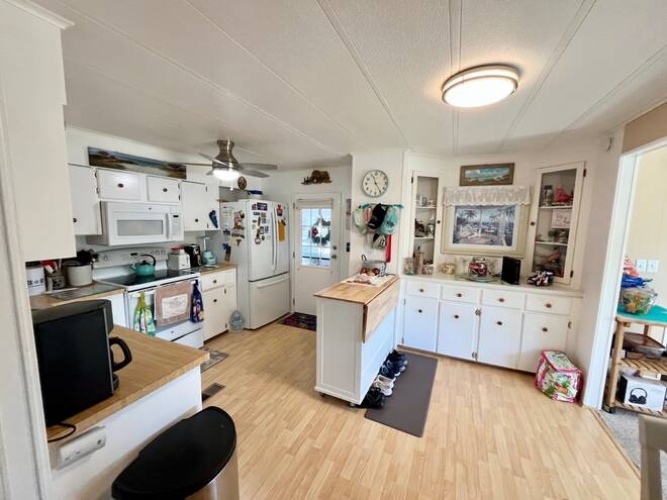 1005 Merion Ct, North Fort Myers, Florida 33903, 2 Bedrooms Bedrooms, ,2 BathroomsBathrooms,Mobile/manufactured,For Sale,Merion Ct,11618937