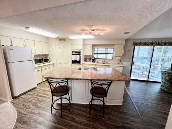 19474 Sun Air Ct, North Fort Myers, Florida 33903, 2 Bedrooms Bedrooms, ,2 BathroomsBathrooms,Mobile/manufactured,For Sale,Sun Air Ct,11620841