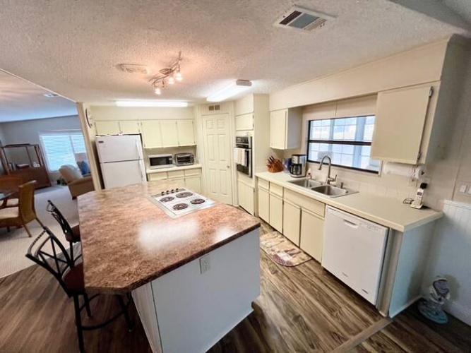 19474 Sun Air Ct, North Fort Myers, Florida 33903, 2 Bedrooms Bedrooms, ,2 BathroomsBathrooms,Mobile/manufactured,For Sale,Sun Air Ct,11620841