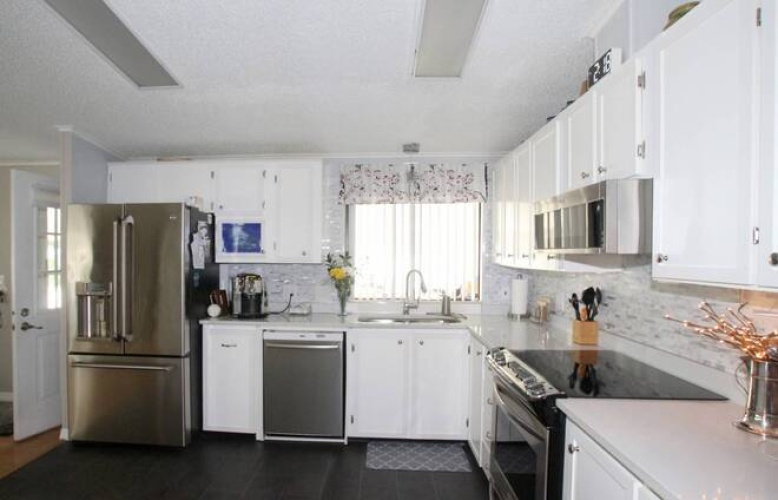 5536 Tewkesbury Pl, Sarasota, Florida 34241, 2 Bedrooms Bedrooms, ,2 BathroomsBathrooms,Mobile/manufactured,For Sale,Tewkesbury Pl,11630321