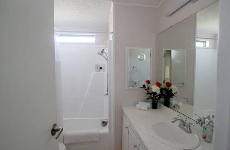 5536 Tewkesbury Pl, Sarasota, Florida 34241, 2 Bedrooms Bedrooms, ,2 BathroomsBathrooms,Mobile/manufactured,For Sale,Tewkesbury Pl,11630321