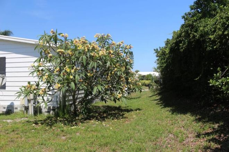 5688 Halifax Dr, Sarasota, Florida 34233, 2 Bedrooms Bedrooms, ,2 BathroomsBathrooms,Mobile/manufactured,For Sale,Halifax Dr,11506937