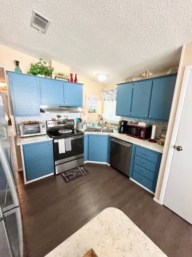 19252 Tuckaway ct, North Fort Myers, Florida 33903, 2 Bedrooms Bedrooms, ,2 BathroomsBathrooms,Mobile/manufactured,For Sale,Tuckaway ct,11633111