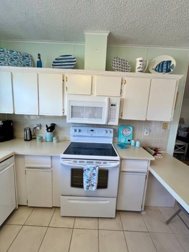 10281 Pine Lakes Blvd., North Fort Myers, Florida 33903, 2 Bedrooms Bedrooms, ,1 BathroomBathrooms,Mobile/manufactured,For Sale,Pine Lakes Blvd.,11634011