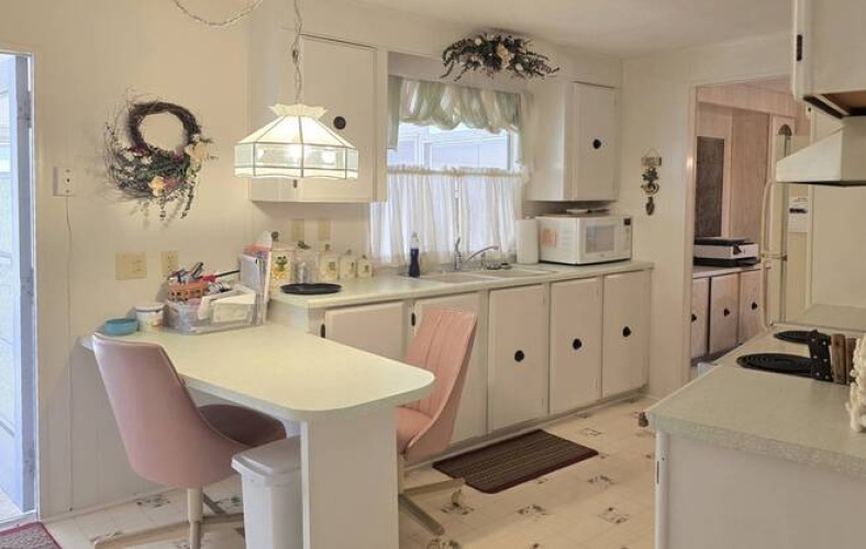 100 Captiva St, Nokomis, Florida 34275, 2 Bedrooms Bedrooms, 5 Rooms Rooms,2 BathroomsBathrooms,Mobile/manufactured,For Sale,Captiva St,11651303