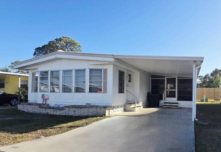 100 Captiva St, Nokomis, Florida 34275, 2 Bedrooms Bedrooms, 5 Rooms Rooms,2 BathroomsBathrooms,Mobile/manufactured,For Sale,Captiva St,11651303