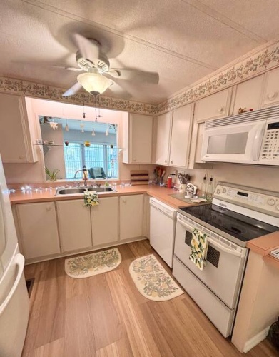 3018 Vine Lane, Sebring, Florida 33870, 2 Bedrooms Bedrooms, ,2 BathroomsBathrooms,Mobile/manufactured,For Sale,Vine Lane,11654737