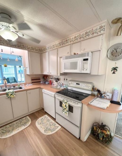 3018 Vine Lane, Sebring, Florida 33870, 2 Bedrooms Bedrooms, ,2 BathroomsBathrooms,Mobile/manufactured,For Sale,Vine Lane,11654737