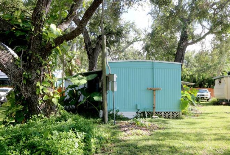 2320 BeeRidge Rd, Sarasota, Florida 34239, 2 Bedrooms Bedrooms, ,1 BathroomBathrooms,Mobile/manufactured,For Sale,BeeRidge Rd,11559165