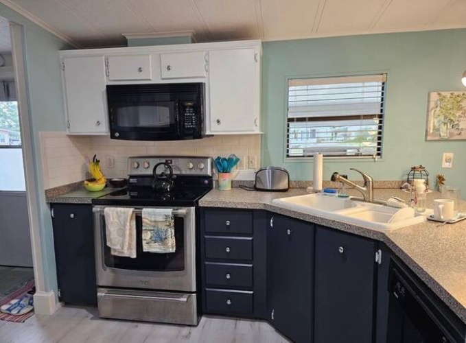 19319 TuckAway Ct, North Fort Myers, Florida 33903, 2 Bedrooms Bedrooms, ,2 BathroomsBathrooms,Mobile/manufactured,For Sale,TuckAway Ct,11665253