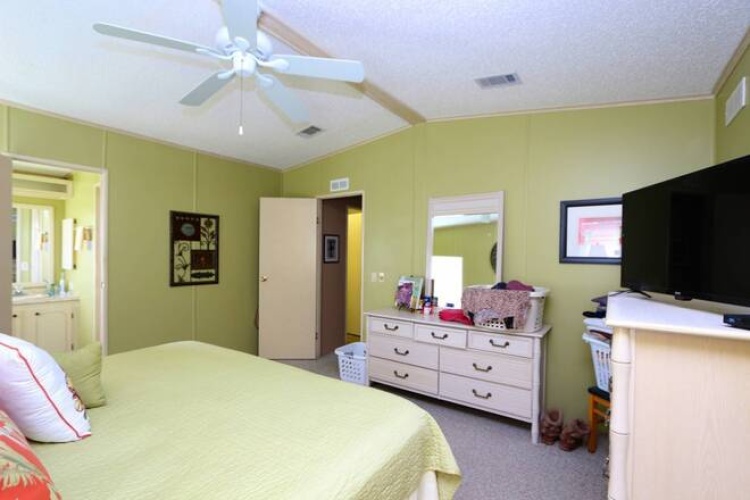 5743 Queensbury Blvd, Sarasota, Florida 34241, 2 Bedrooms Bedrooms, ,2 BathroomsBathrooms,Mobile/manufactured,For Sale,Queensbury Blvd,11669594