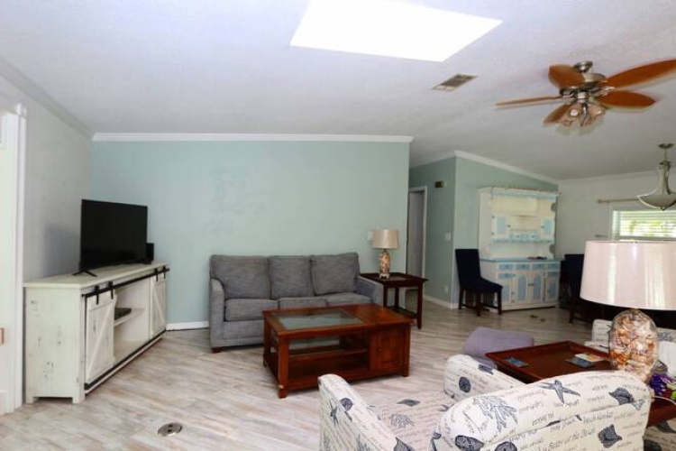 5445 Kingsbridge Dr, Sarasota, Florida 34241, 2 Bedrooms Bedrooms, ,2 BathroomsBathrooms,Mobile/manufactured,For Sale,Kingsbridge Dr,11674079