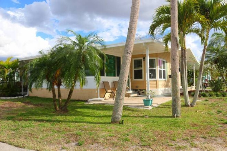 5445 Kingsbridge Dr, Sarasota, Florida 34241, 2 Bedrooms Bedrooms, ,2 BathroomsBathrooms,Mobile/manufactured,For Sale,Kingsbridge Dr,11674079