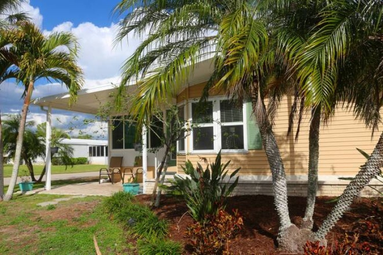 5445 Kingsbridge Dr, Sarasota, Florida 34241, 2 Bedrooms Bedrooms, ,2 BathroomsBathrooms,Mobile/manufactured,For Sale,Kingsbridge Dr,11674079