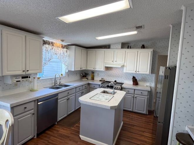 10843 Moss Creek Ct, North Fort Myers, Florida 33903, 3 Bedrooms Bedrooms, ,2 BathroomsBathrooms,Mobile/manufactured,For Sale,Moss Creek Ct,11676672