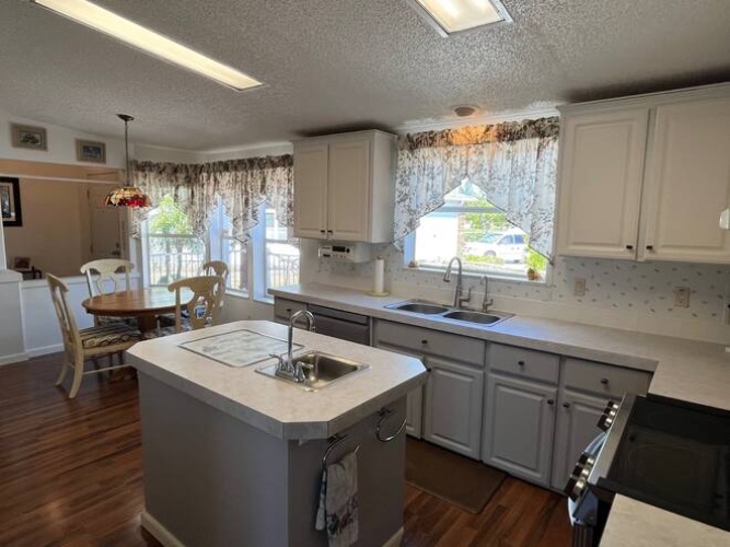 10843 Moss Creek Ct, North Fort Myers, Florida 33903, 3 Bedrooms Bedrooms, ,2 BathroomsBathrooms,Mobile/manufactured,For Sale,Moss Creek Ct,11676672