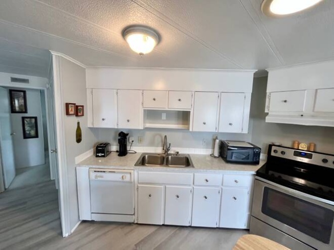 19436 Bermuda Ct., North Fort Myers, Florida 33903, 2 Bedrooms Bedrooms, ,1 BathroomBathrooms,Mobile/manufactured,For Sale,Bermuda Ct.,11686212