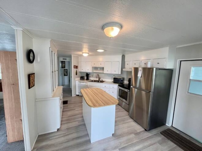 19436 Bermuda Ct., North Fort Myers, Florida 33903, 2 Bedrooms Bedrooms, ,1 BathroomBathrooms,Mobile/manufactured,For Sale,Bermuda Ct.,11686212