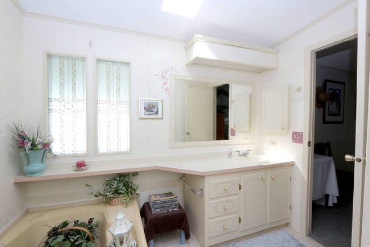 5471 Kingsbridge Dr, Sarasota, Florida 34241, 2 Bedrooms Bedrooms, ,2 BathroomsBathrooms,Mobile/manufactured,For Sale,Kingsbridge Dr,11590869