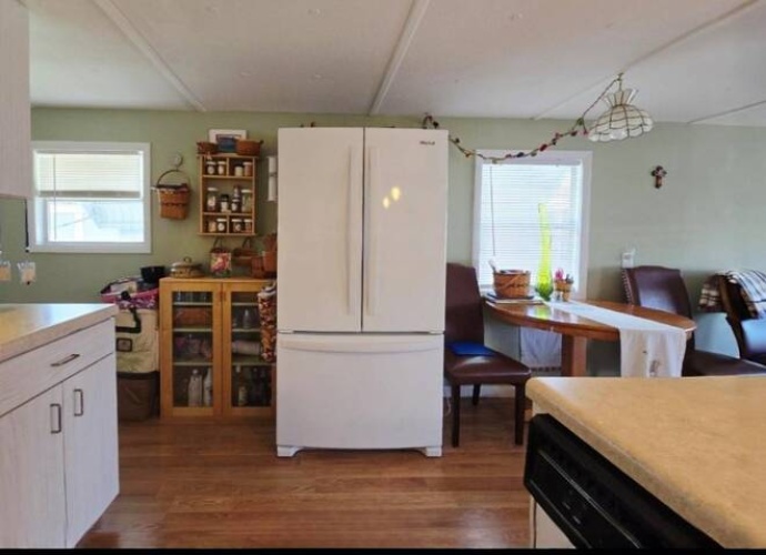 118 Bay St, Venice, Florida 34285, 2 Bedrooms Bedrooms, ,1 BathroomBathrooms,Mobile/manufactured,For Sale,Bay St,11690271