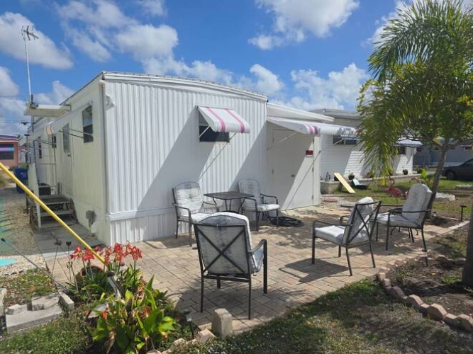 118 Bay St, Venice, Florida 34285, 2 Bedrooms Bedrooms, ,1 BathroomBathrooms,Mobile/manufactured,For Sale,Bay St,11690271