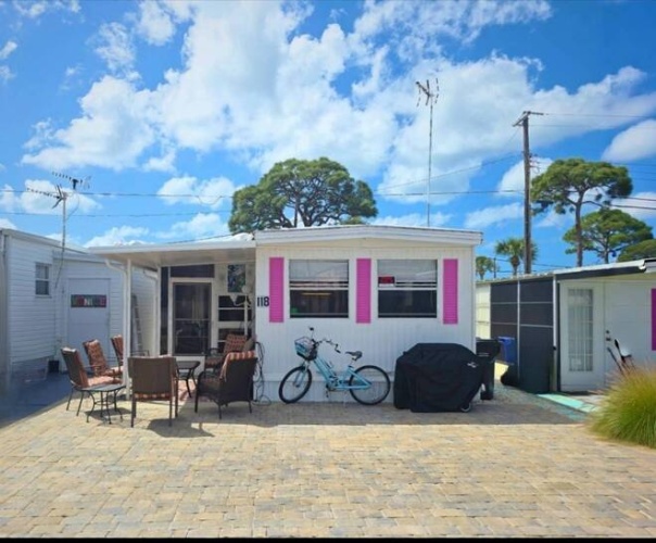 118 Bay St, Venice, Florida 34285, 2 Bedrooms Bedrooms, ,1 BathroomBathrooms,Mobile/manufactured,For Sale,Bay St,11690271