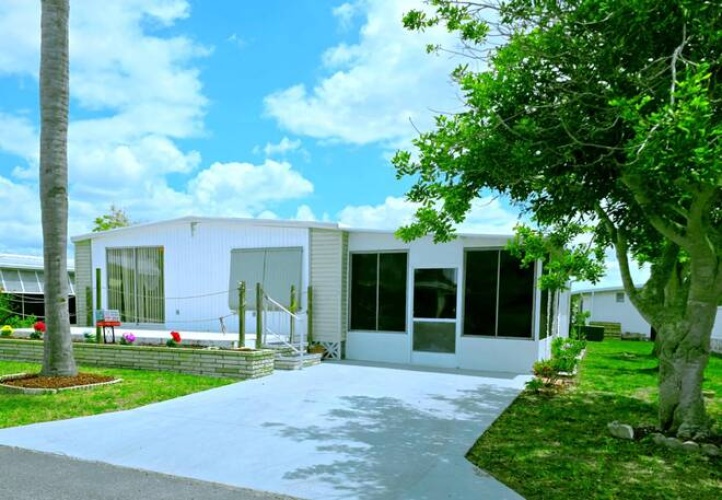 154 Sanibel St, Nokomis, Florida 34275, 2 Bedrooms Bedrooms, ,2 BathroomsBathrooms,Mobile/manufactured,For Sale,Sanibel St,11692445