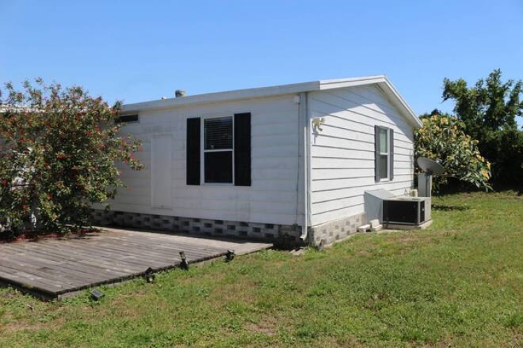 5688 Halifax Dr, Sarasota, Florida 34233, 2 Bedrooms Bedrooms, ,2 BathroomsBathrooms,Mobile/manufactured,For Sale,Halifax Dr,11506937