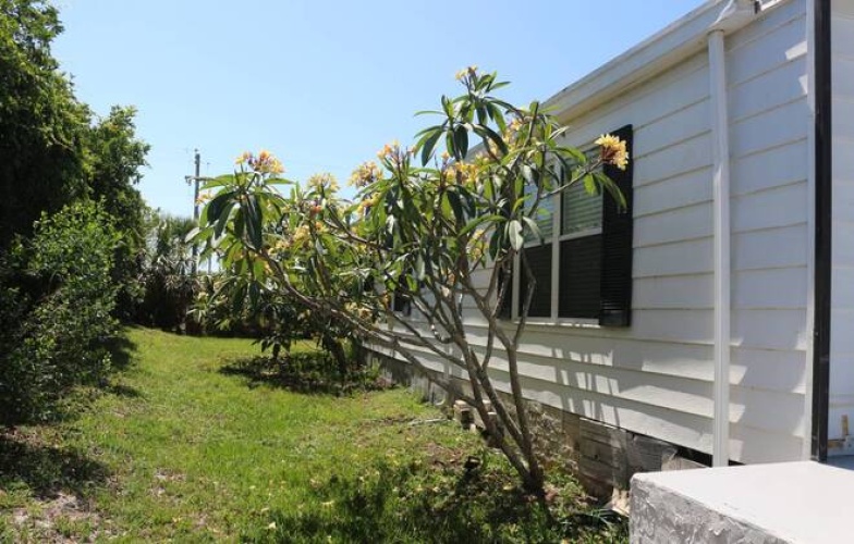 5688 Halifax Dr, Sarasota, Florida 34233, 2 Bedrooms Bedrooms, ,2 BathroomsBathrooms,Mobile/manufactured,For Sale,Halifax Dr,11506937